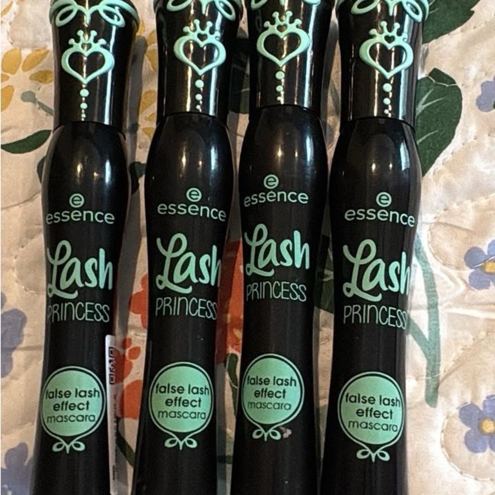 Essence Lash Princess Mascara — Black